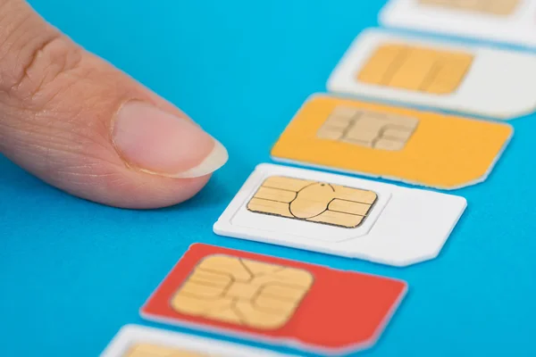 手选择的 Sim 卡 — 图库照片