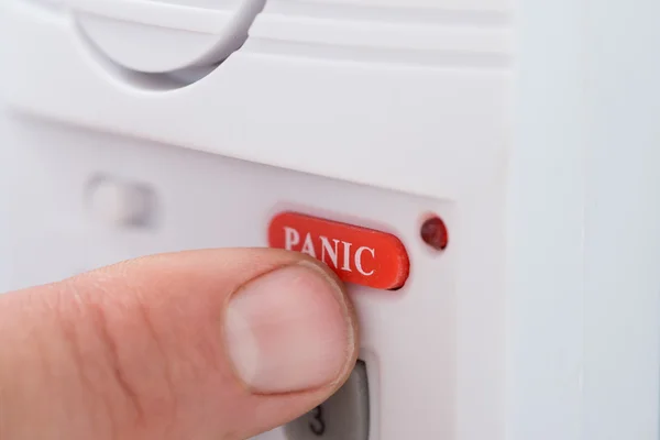 Pressionando mão botão de pânico — Fotografia de Stock