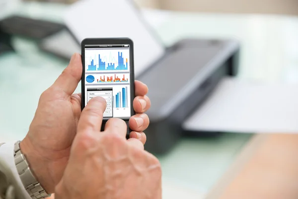 Person Using Cellphone For Printing — Stock Photo, Image