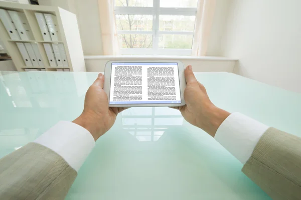 Businessman Reading Text — Stock Photo, Image