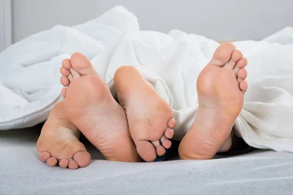 Four Feet In Bed — Stock Photo, Image