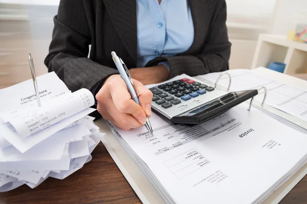 Businessperson Calculating Bills — Stock Photo, Image