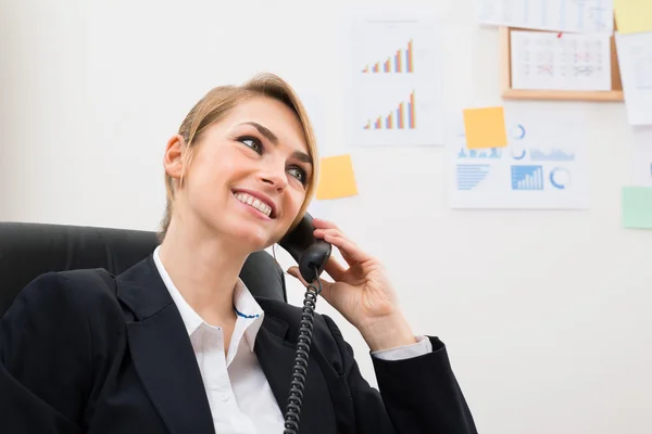 Businesswoman Using Telephone — Stock Photo, Image