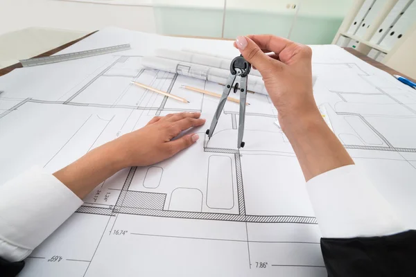 Architect Using Compass Over Blueprint — Stock Photo, Image