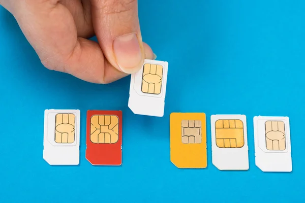 手选择的 Sim 卡 — 图库照片