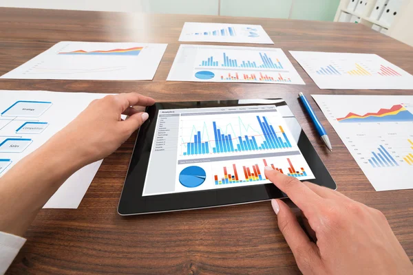 Businessperson Hands Analyzing Graph — Stock Photo, Image