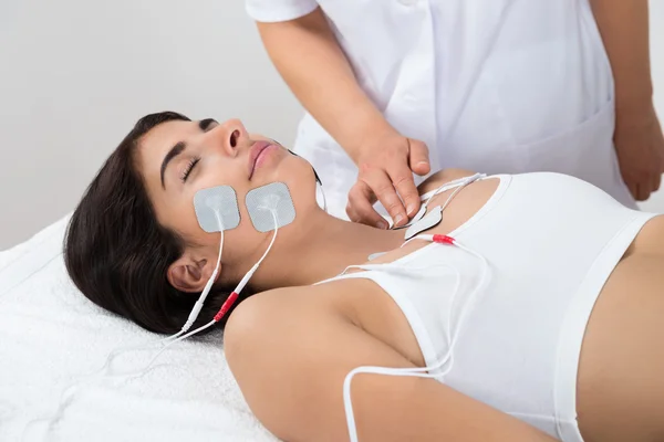 Woman Having Electrodes Therapy — Stock Photo, Image