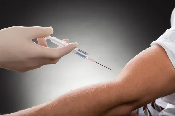 Doctor Injecting Syringe — Stock Photo, Image