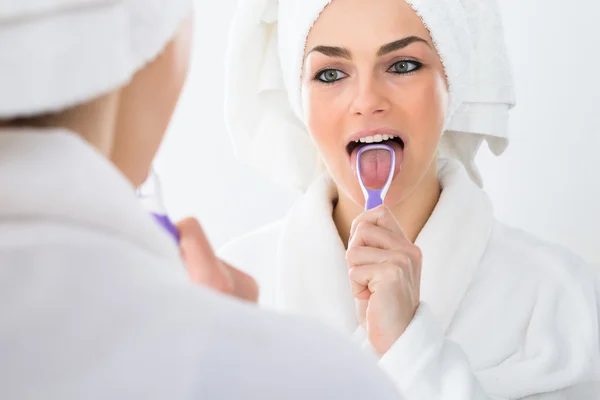 Woman Cleaning Her Tongue — Stock Photo, Image