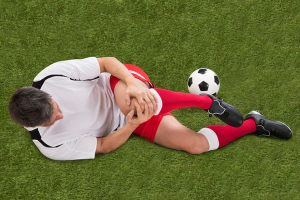 Jogador de futebol com lesão — Fotografia de Stock