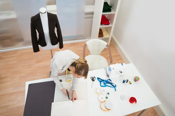 Fashion Designer In Studio — Stock Photo, Image