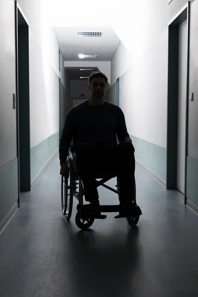 Handikappad Man i sjukhus — Stockfoto