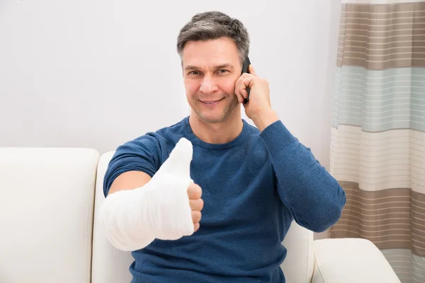 Man With Fractured Hand — Stock Photo, Image