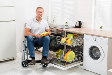 Tekerlekli sandalyedeki engelli