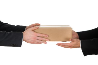 Kutusu meslektaşı için veren işadamı