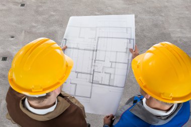 İki tartışırken Blueprint mimarlar