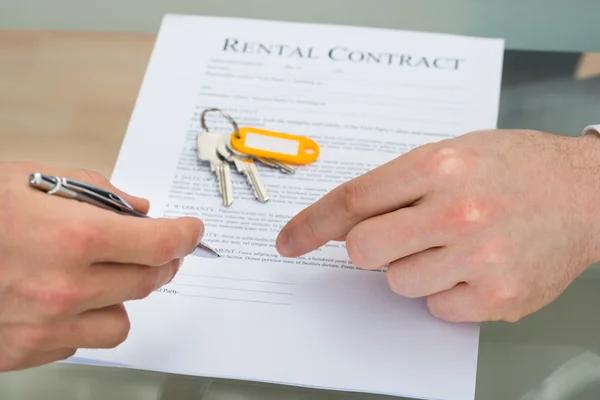 Person Signing Rental Contract — Stock Photo, Image