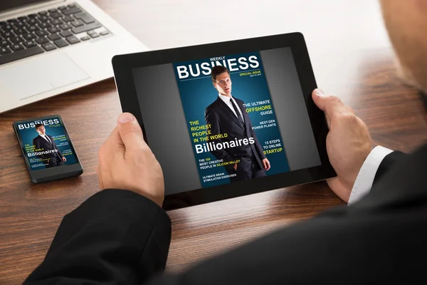 Businessman Reading Online Magazine — Stock Photo, Image