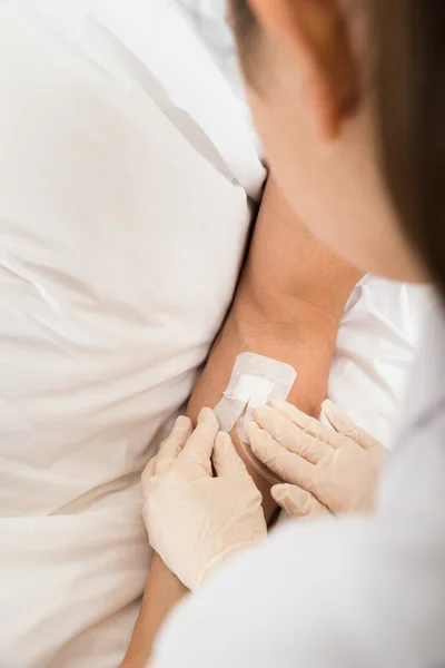 Iv Drip In Patient Hand — Stock Photo, Image