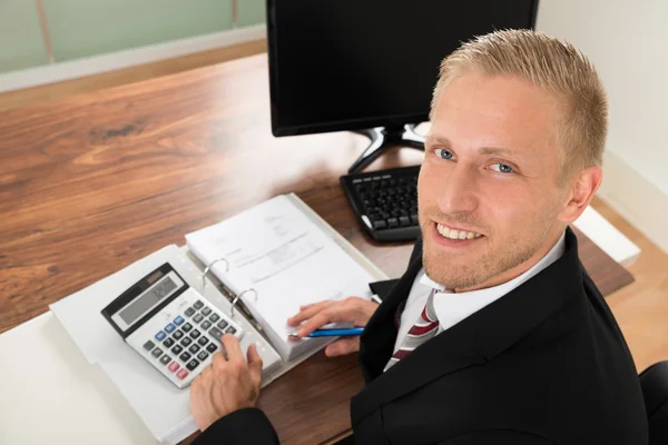 Businessman Calculating Finance — Stock Photo, Image