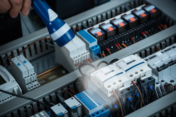 Technician Analyzing Fusebox — Stock Photo, Image