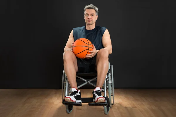 在轮椅上的残疾的运动员 — 图库照片