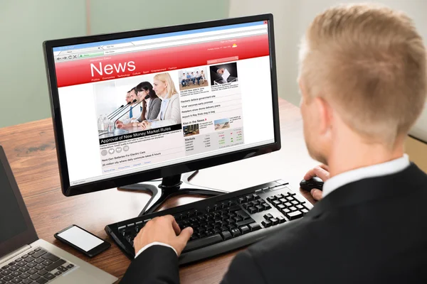 Businessman Reading News — Stock Photo, Image