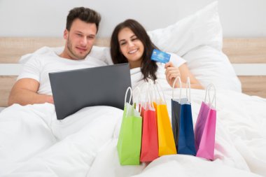 Çift renkli alışveriş torbaları