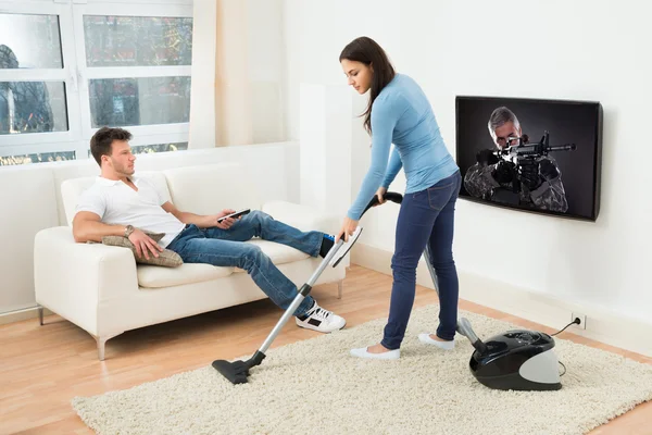 Woman Cleaning Carpet — Stock Photo, Image