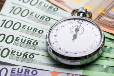 Euro banknot üzerinde kronometre