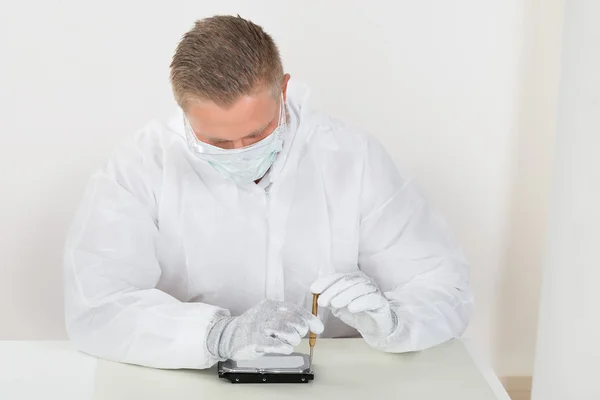 Man Repairing Harddisk — Stock Photo, Image