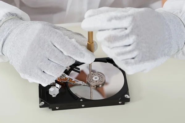 Person Repairing Harddisk — Stock Photo, Image