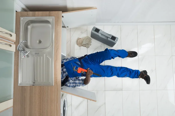 Handyman Repair Sink — Stock Photo, Image