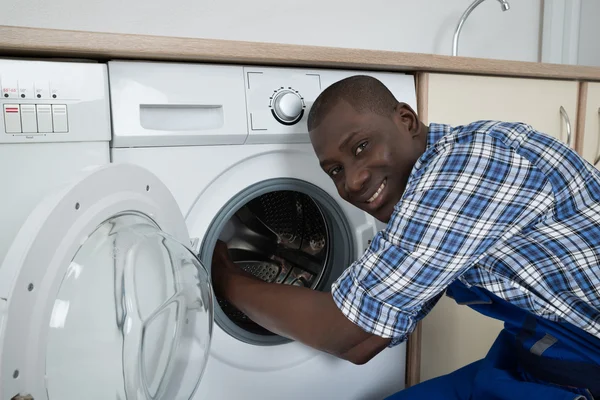 Technician Repairing Washing Machine — Stock Photo, Image