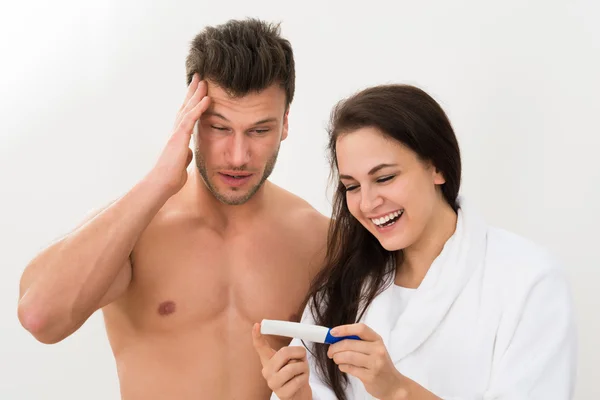 Couple with  Pregnancy Test — Stock Photo, Image