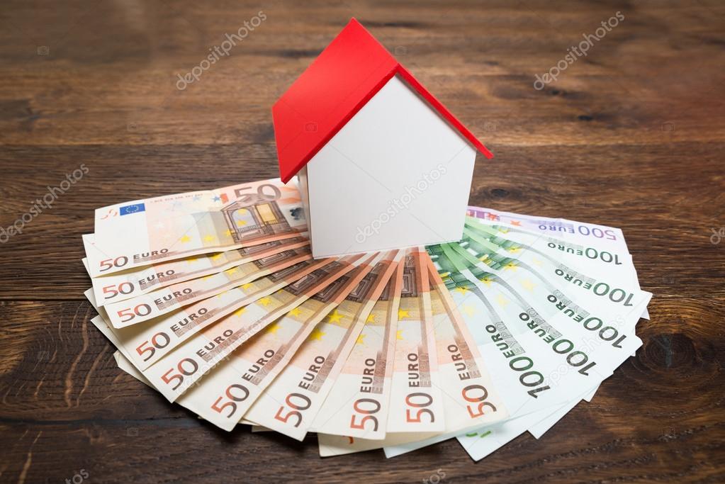House Model And Banknotes