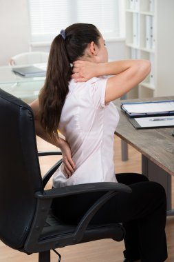İş kadını Backpain sahip