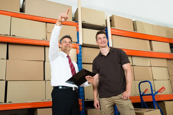 Gerente Mostrando al Trabajador — Foto de Stock