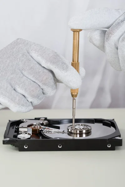 Person Repairing Harddisk — Stock Photo, Image