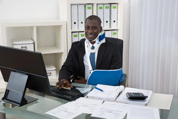 Handicap zakenman In Office — Stockfoto