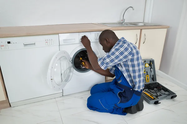 Technician Repairing Washing Machine — Stock Photo, Image