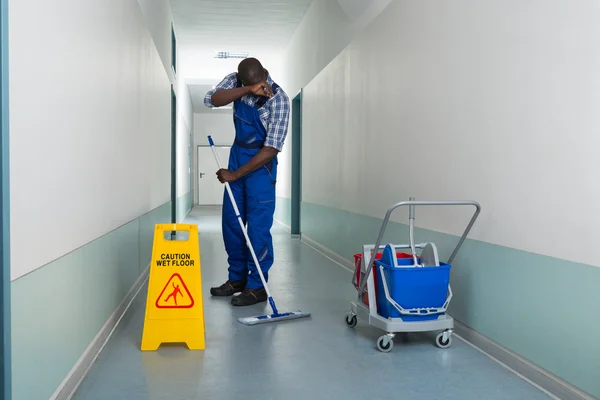 Male Janitor Mopping — Stock Photo, Image