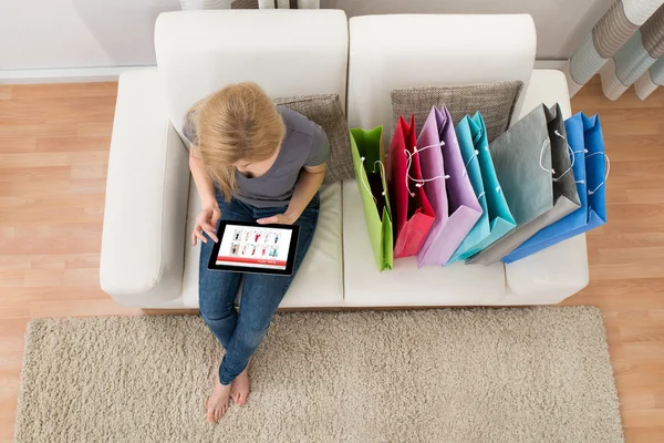 Mulher com Tablet Digital Compras Online — Fotografia de Stock