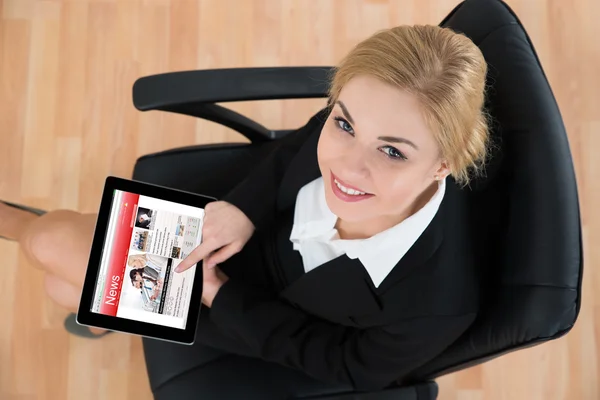 Businesswoman  With Digital Tablet — Stock Photo, Image