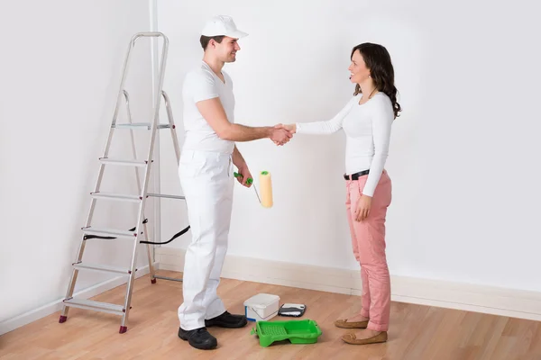 Woman Shaking Hands To Painter — Stock Photo, Image
