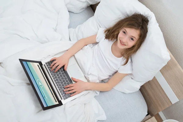 Girl Using Digital Tablet Showing Video — Stock Photo, Image