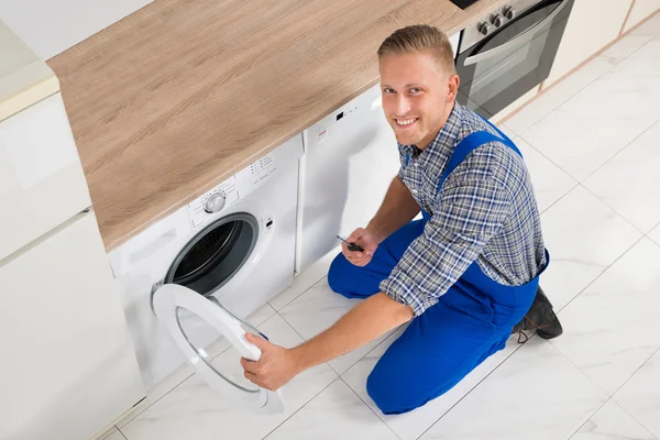 Technician Repairing Washing Machine — Stock Photo, Image