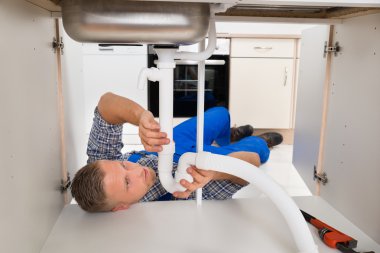 Lavabonun içine boru sabitleme tesisatçı