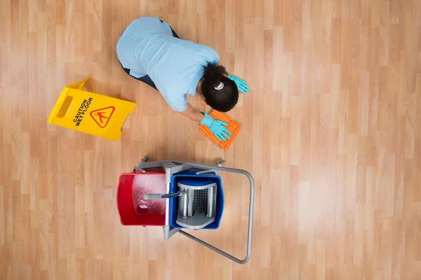 Woman Cleaning Floor — Stock Photo, Image