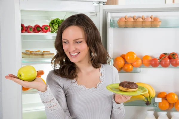 Woman Holding Green Apple And Donut — Stock Photo, Image